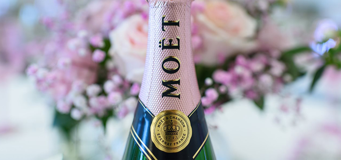 Moet & Chandon Rose Champagne Mini 20cls x4 & Sippers x2
