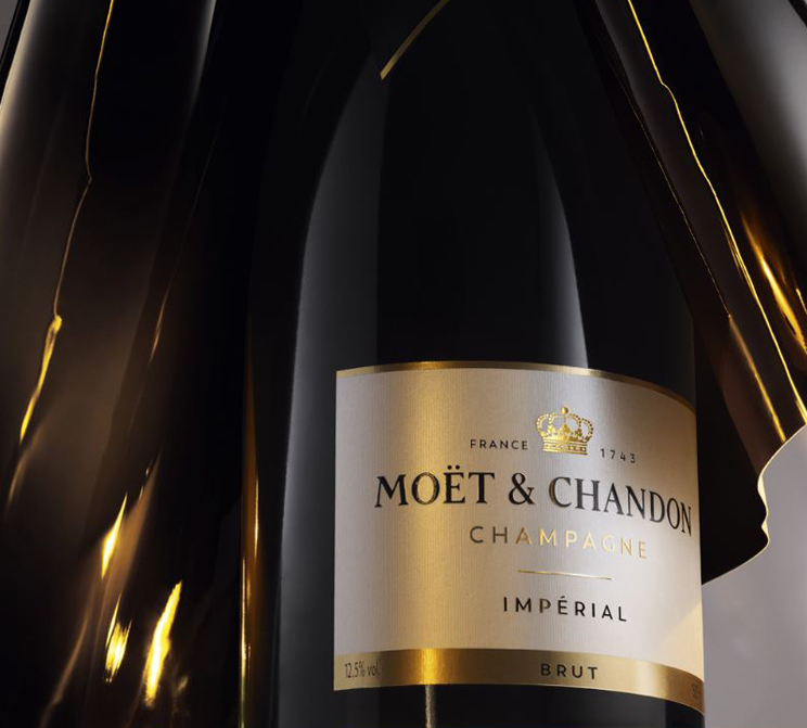 https://thechampagnecompany.com/media/wysiwyg/brand/Brand_Moet_Close_Up_new_shape_744x671.jpg